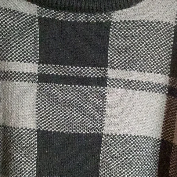 Columbia women’s grey and black plaid knit pattern poncho. Size OS - Picture 6 of 8